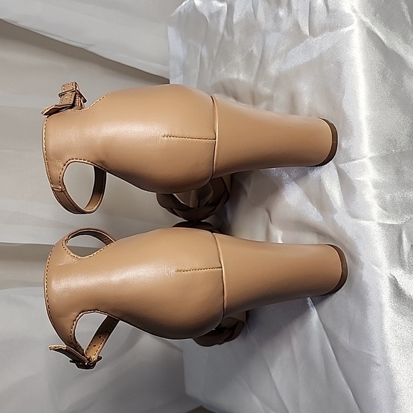 NIB- Madden Girl Quilted Barbie Cafe/Latte Colored Sandal - Picture 4 of 8